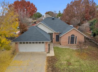 6725 Dogwood Ln, North Richland Hills, TX 76182