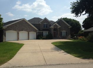 28W727 Douglas Rd, Naperville, IL 60564