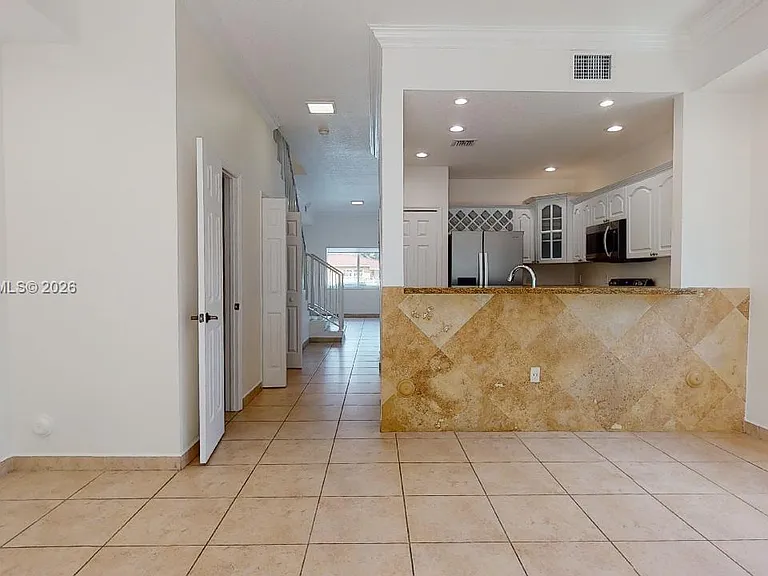 323 SW 36AVE #323 — Photo 6