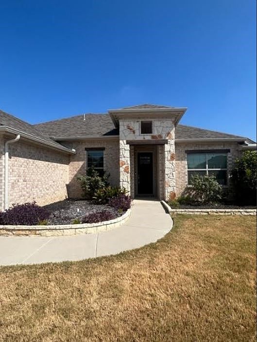 1st image of 664 Fossil Wood Dr