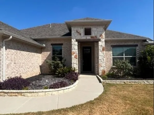 664 Fossil Wood Dr, Saginaw, TX 76179