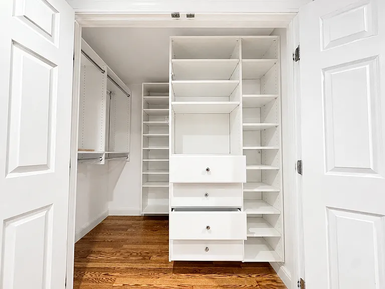 Master Bedroom Closet2