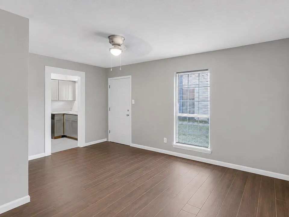122 E Crosstimbers St #52