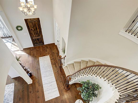 4th image of 511 Somerset Dr