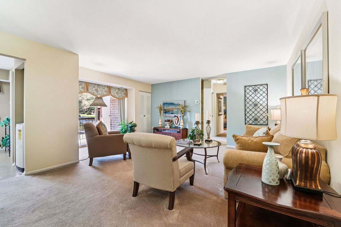 2 Bedroom 947 SF - Living Room