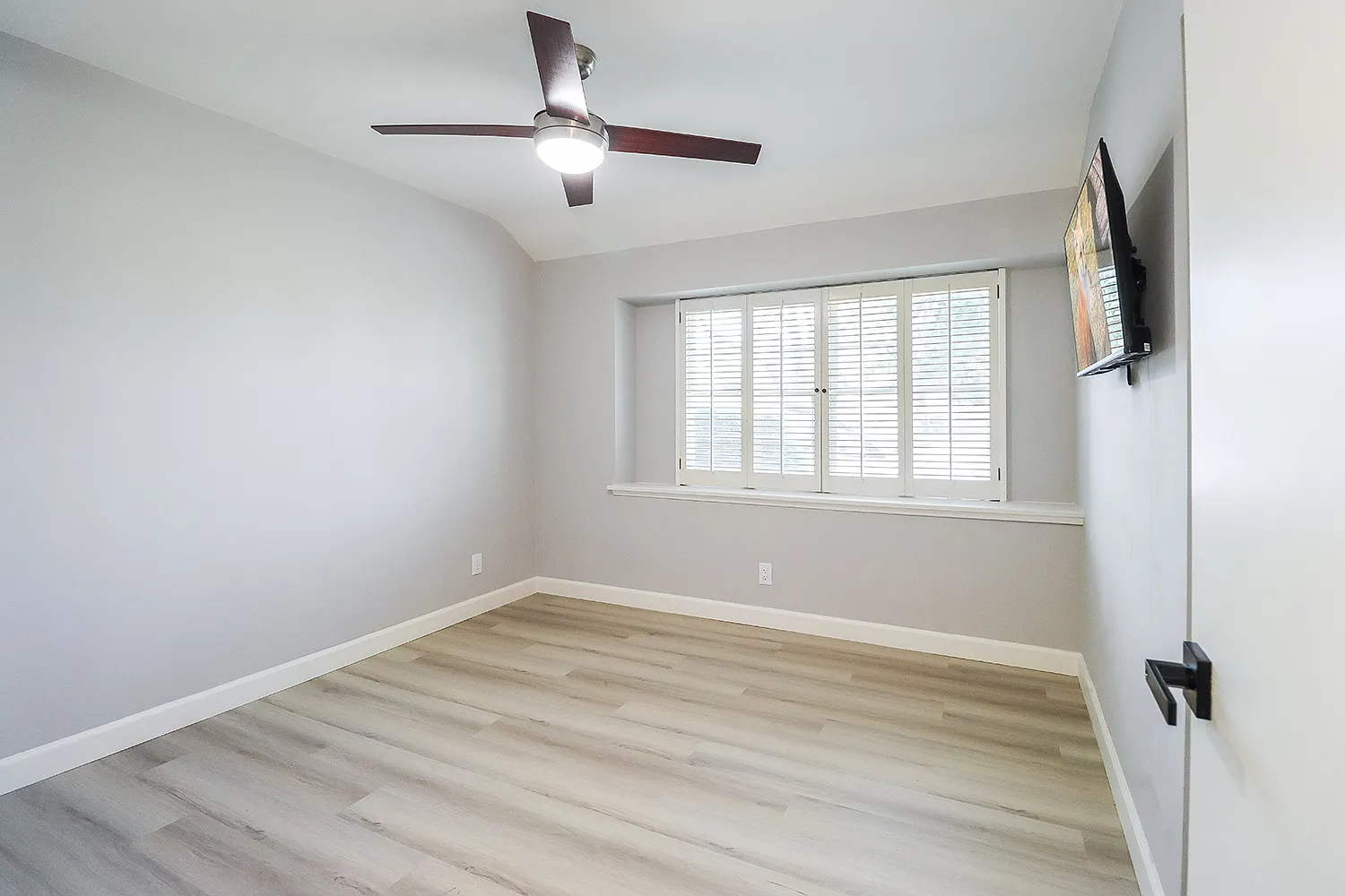 4 bed, $8,998 — Photo 3