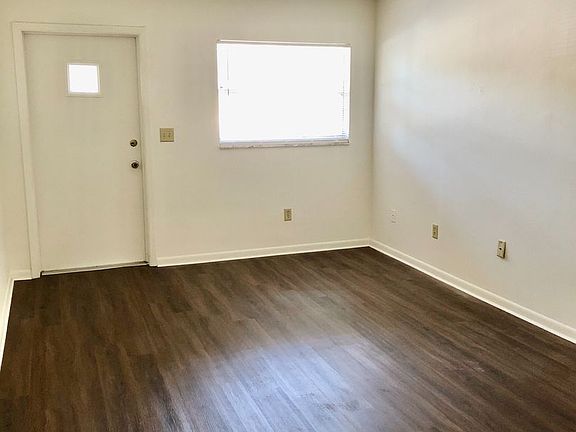 2nd image of 722 S Ingraham Ave #2B-1BA-900SQFT