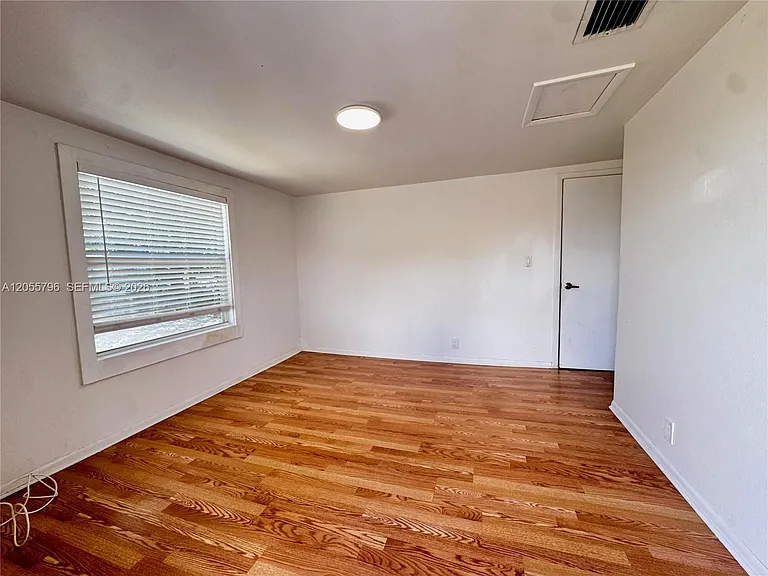 719 Glenn Pkwy #E — Photo 1