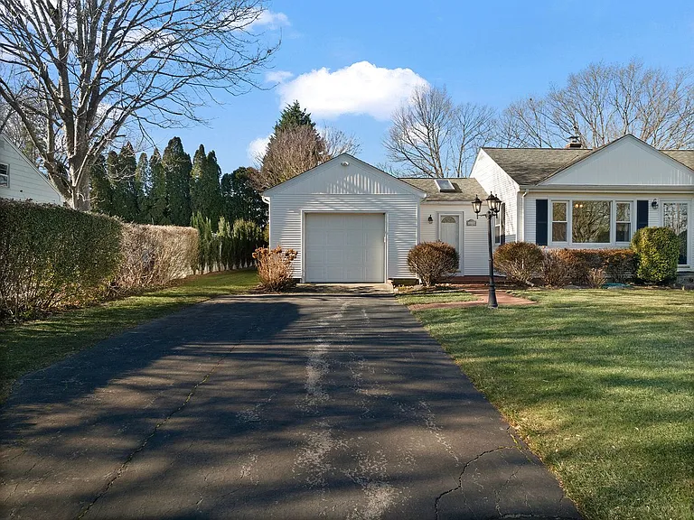 415 Wapping Rd — Photo 54