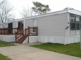 8 Loza Ln, Belleville, MI 48111