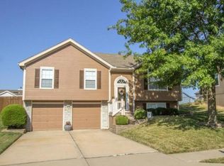 10304 N Grand Ave, Kansas City, MO 64155