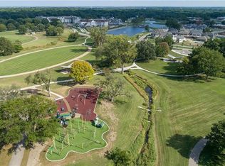 9308 Linden Reserve Dr, Prairie Village, KS 66207