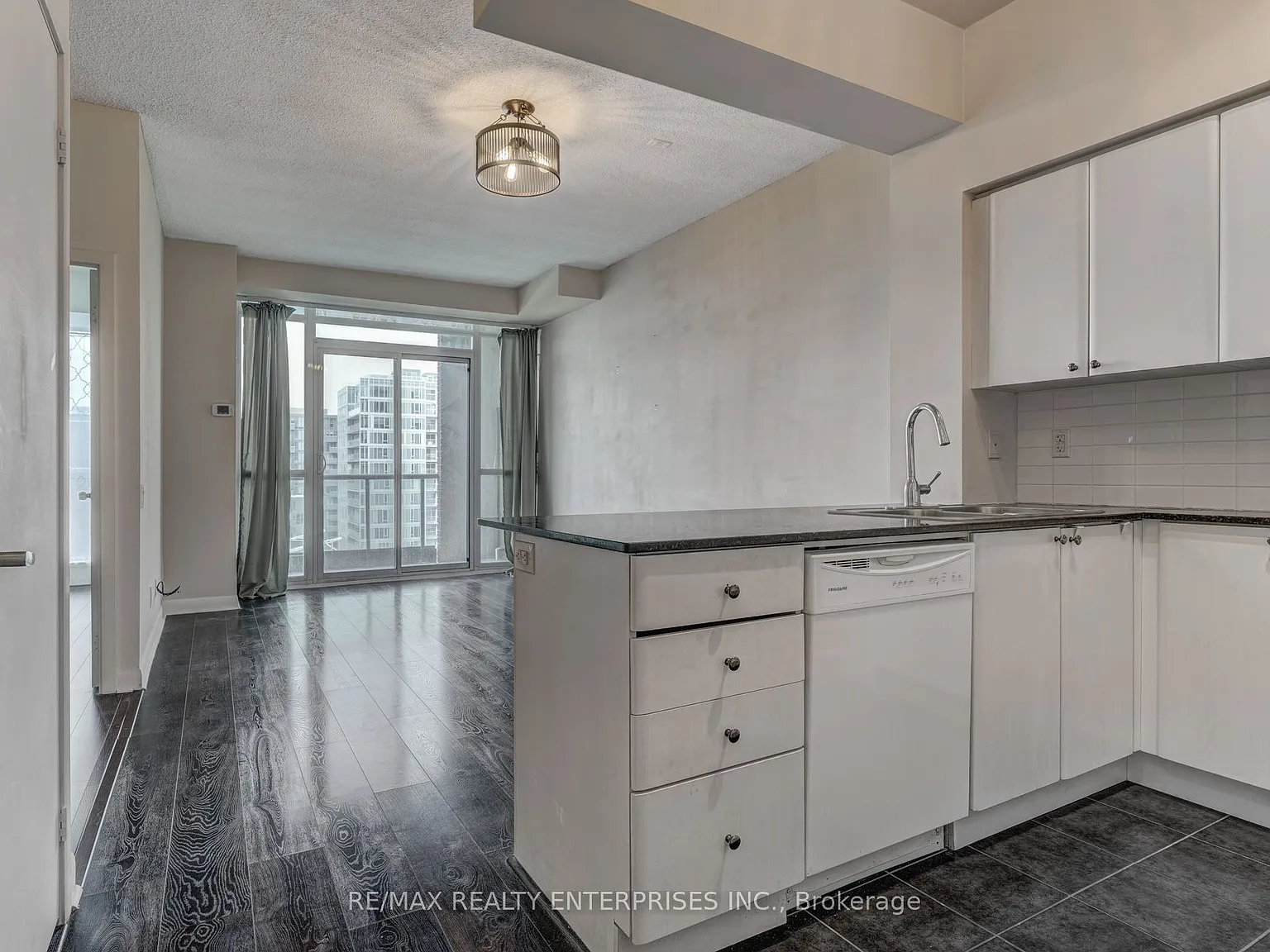 Gramercy Park Condominiums — Photo 4