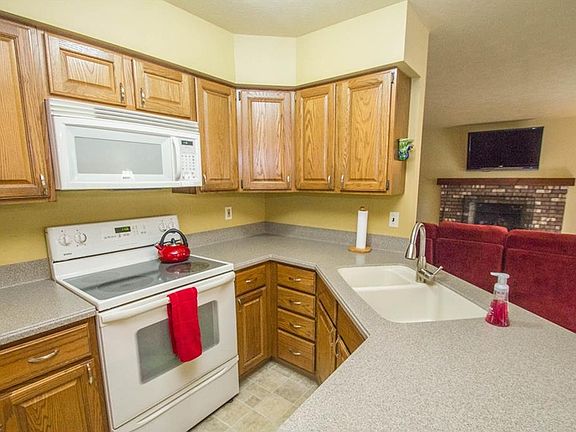 3rd image of 1345 Chatham Pl