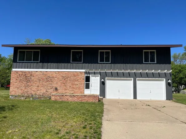 2631 Pioneer Ln, Saint Cloud, MN 56301