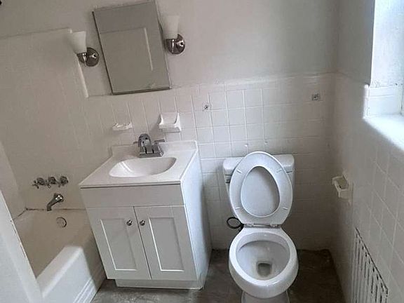 3rd image of 2334 Kemper Ln APT 11