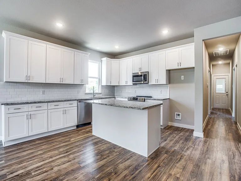 3306 Cedar St — Photo 4