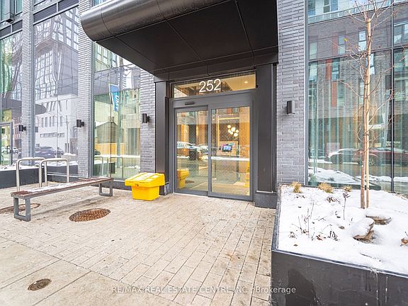 3rd image of 252 Church St #2715