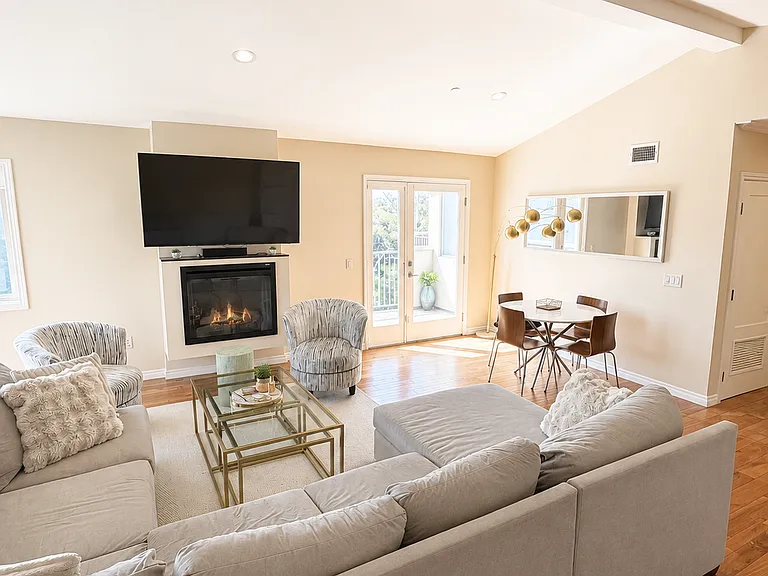 1420 S Bundy Dr #405 — Photo 4