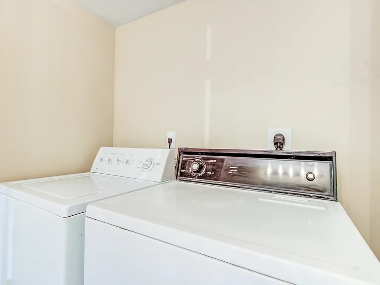 13 W Chestnut St — Photo 16