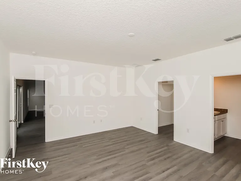 1021 Locust Ave NW — Photo 8