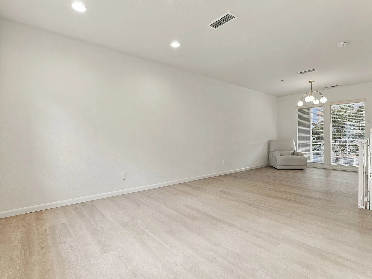 3 bed, 1554 sqft, $5,500 — Photo 2