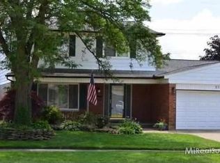 2768 Berkshire Dr, Troy, MI 48083