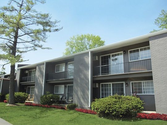 2nd image of 2149 Goldsmith Ln APT 32