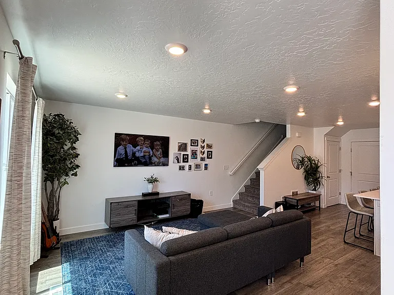 3953 W Cool Spring Ave — Photo 2
