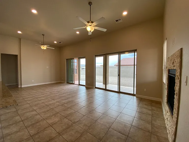 5403 Grays Peak Trl NE — Photo 23