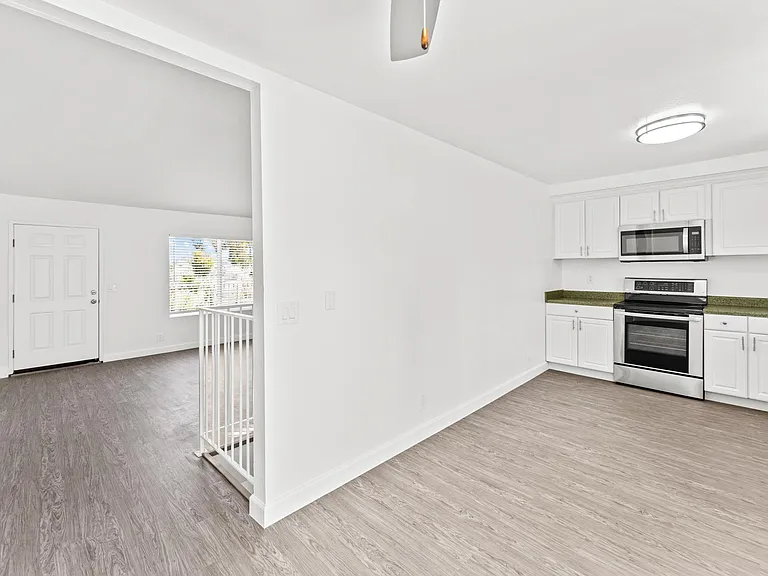 Greenbrier Apartments — Photo 18
