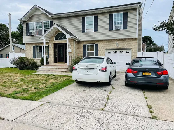 688 New Street, Uniondale, NY 11553