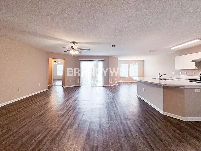 11269 Revolutionary Way — Photo 6
