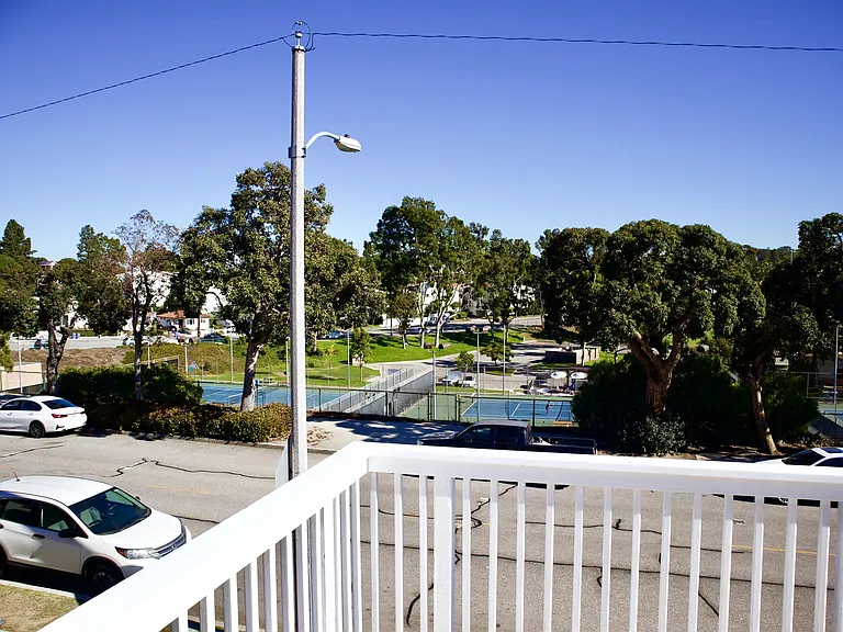 719 S Juanita Ave — Photo 5