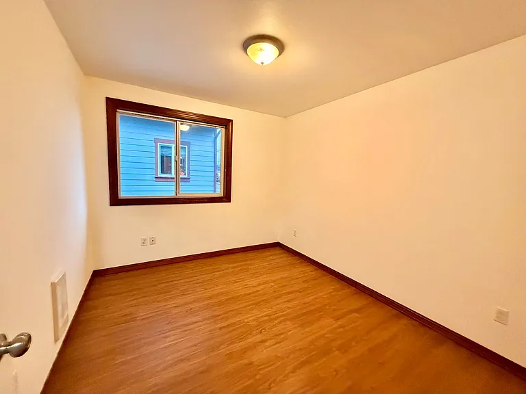 Kelly Arms Apartments — Photo 14