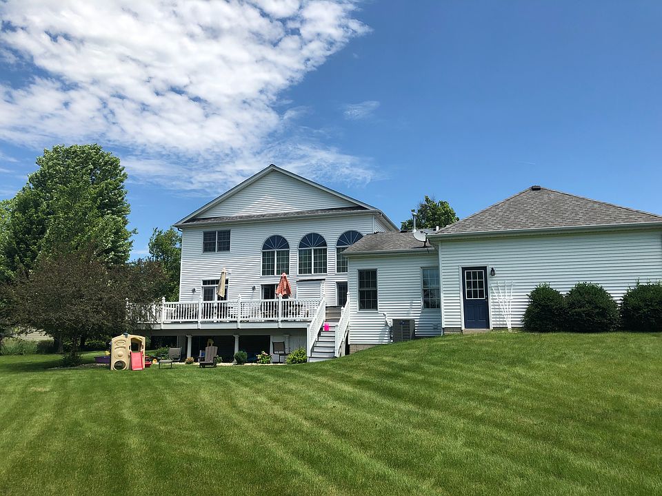 2nd image of 192 Country Rd