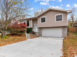 8815 N 82nd St, Omaha, NE 68122
