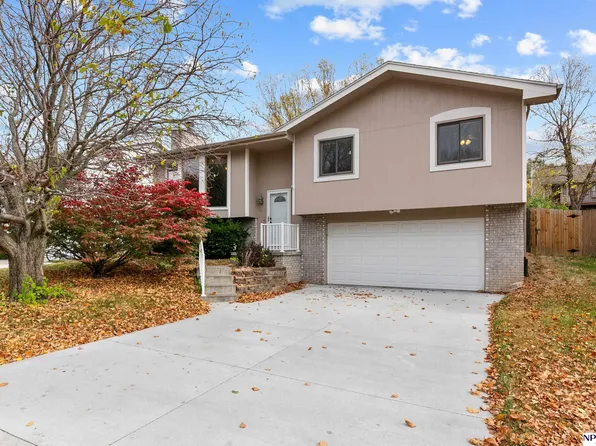 8815 N 82nd St, Omaha, NE 68122