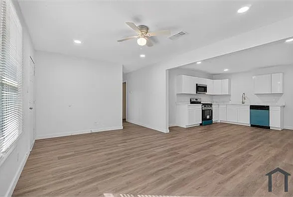 541 NW King St — Photo 7