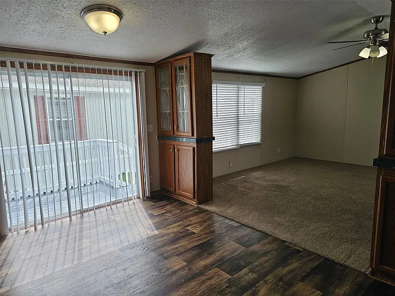 827 Gregs Way — Photo 4