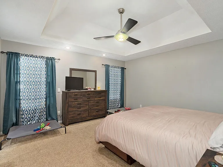 404 E Valley View Rd — Photo 20