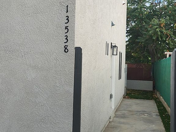 Private side yard
