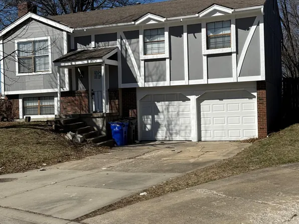 12518 S Locust St, Olathe, KS 66062