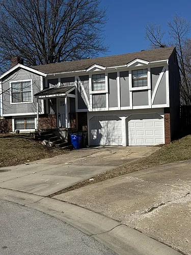 12518 S Locust St Photo 1