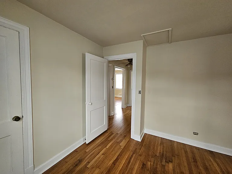 909 Rockland Ave — Photo 15