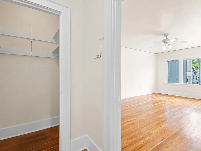 1526 SE Hawthorne Blvd #1 — Photo 4