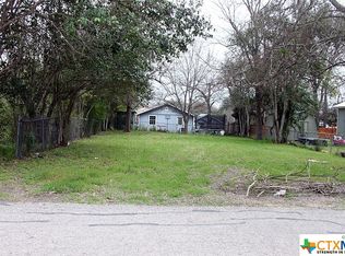 722 Hardeman St, Lockhart, TX 78644
