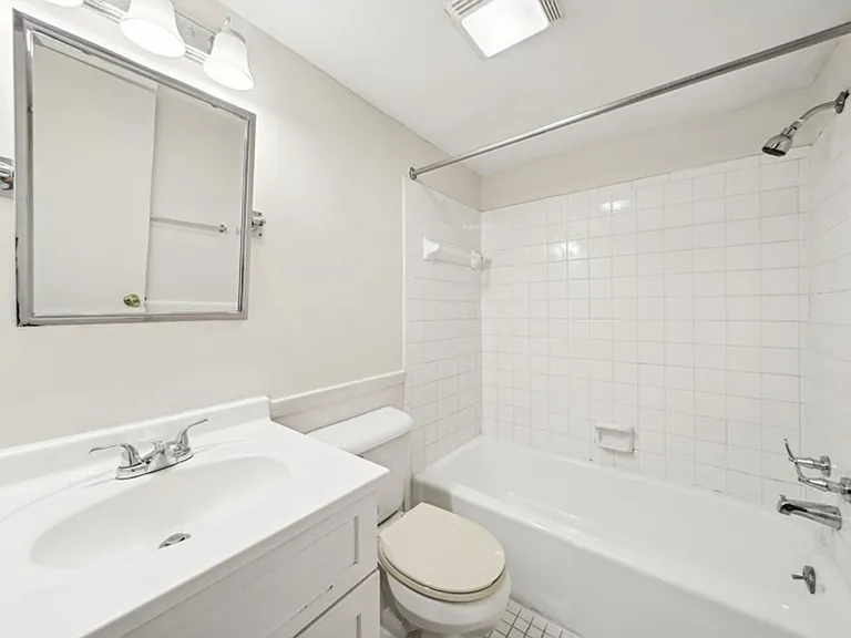 Williamsburg Apartments — Photo 20