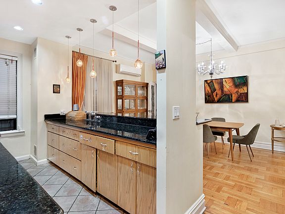 3rd image of 322 W 72nd St #1B