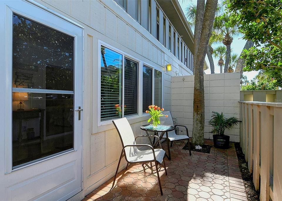 Whitney Beach Condominiums 6750 Gulf Of Mexico Dr Longboat Key FL